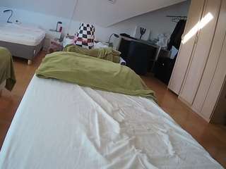 voyeurcam-julmodels-bed-1