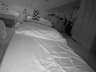 voyeurcam-julmodels-bed-1