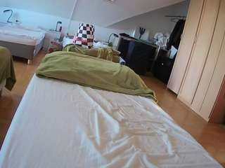 voyeurcam-julmodels-bed-1