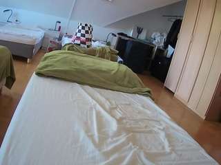 voyeurcam-julmodels-bed-1