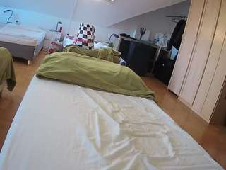 voyeurcam-julmodels-bed-1