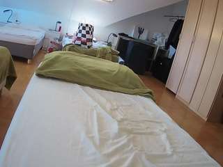 voyeurcam-julmodels-bed-1
