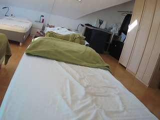 voyeurcam-julmodels-bed-1