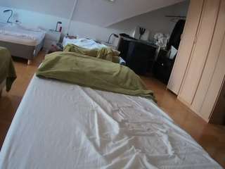 voyeurcam-julmodels-bed-1