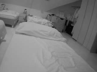 voyeurcam-julmodels-bed-1