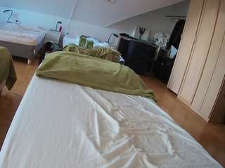 voyeurcam-julmodels-bed-1