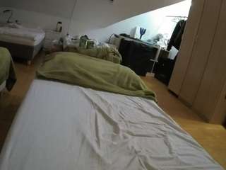 voyeurcam-julmodels-bed-1