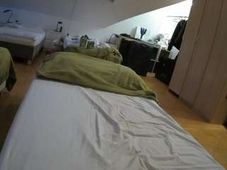 voyeurcam-julmodels-bed-1
