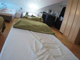 voyeurcam-julmodels-bed-1