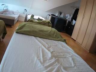 voyeurcam-julmodels-bed-1