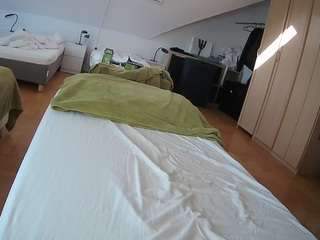 voyeurcam-julmodels-bed-1