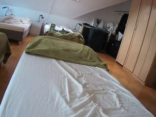 voyeurcam-julmodels-bed-1