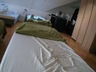 voyeurcam-julmodels-bed-1