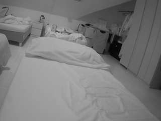 voyeurcam-julmodels-bed-1