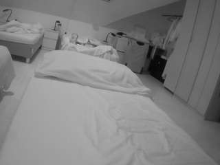 voyeurcam-julmodels-bed-1