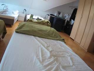 voyeurcam-julmodels-bed-1