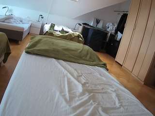 voyeurcam-julmodels-bed-1