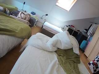 voyeurcam-julmodels-bed-1