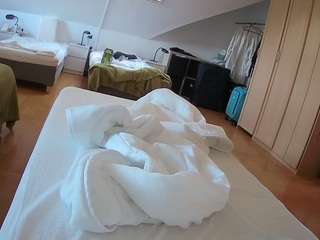 voyeurcam-julmodels-bed-1