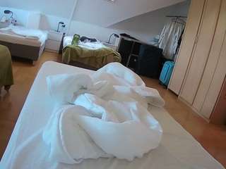 voyeurcam-julmodels-bed-1