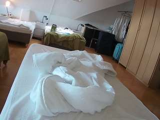 voyeurcam-julmodels-bed-1