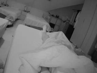 voyeurcam-julmodels-bed-1