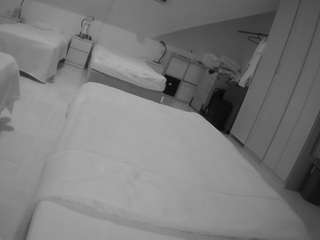 voyeurcam-julmodels-bed-1