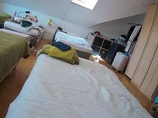 voyeurcam-julmodels-bed-1
