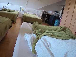 voyeurcam-julmodels-bed-1