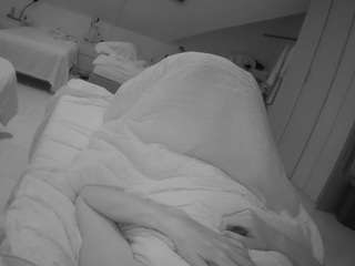 voyeurcam-julmodels-bed-1