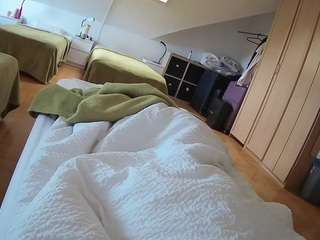 voyeurcam-julmodels-bed-1