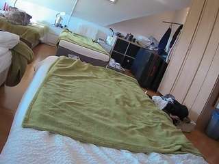 voyeurcam-julmodels-bed-1