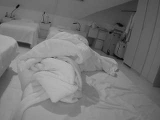 voyeurcam-julmodels-bed-1