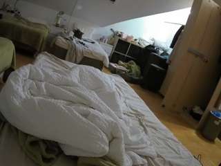 voyeurcam-julmodels-bed-1