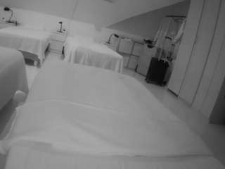 voyeurcam-julmodels-bed-1