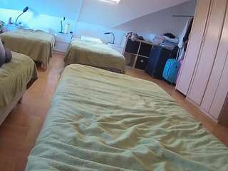 voyeurcam-julmodels-bed-1