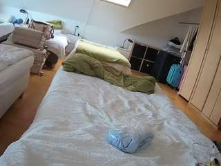 voyeurcam-julmodels-bed-1 Sex Cam Show