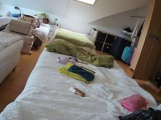voyeurcam-julmodels-bed-1 Sex Cam Show