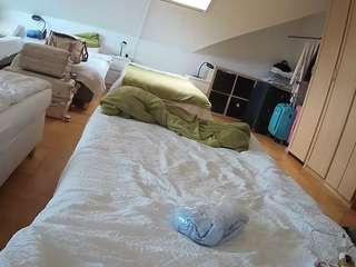 voyeurcam-julmodels-bed-1 Sex Cam Show