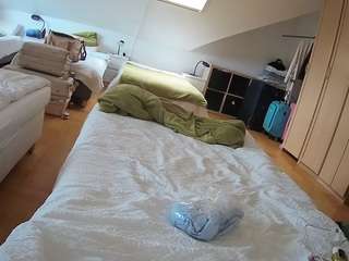 voyeurcam-julmodels-bed-1 Sex Cam Show