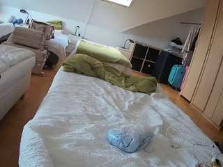 voyeurcam-julmodels-bed-1 Sex Cam Show