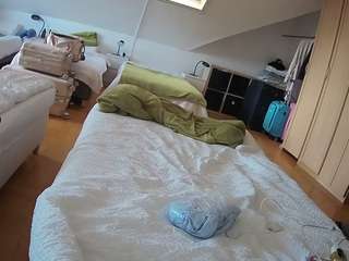 voyeurcam-julmodels-bed-1 Sex Cam Show