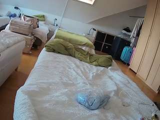 voyeurcam-julmodels-bed-1 Sex Cam Show