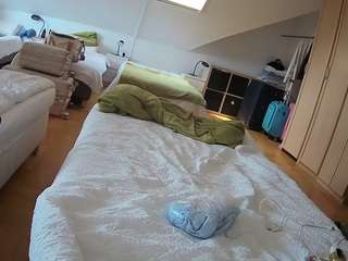 voyeurcam-julmodels-bed-1 Sex Cam Show