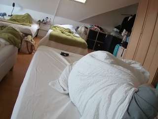 voyeurcam-julmodels-bed-1 Sex Cam Show