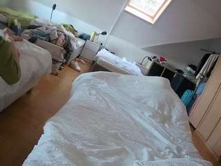 voyeurcam-julmodels-bed-1