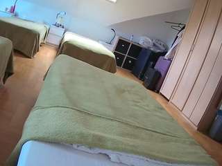 voyeurcam-julmodels-bed-1