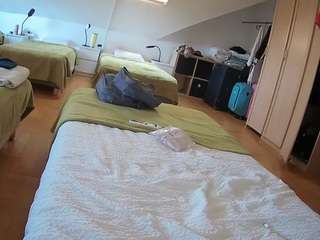 voyeurcam-julmodels-bed-1 live webcam show
