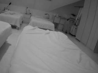 voyeurcam-julmodels-bed-1 live webcam show