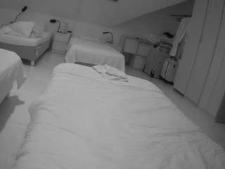 voyeurcam-julmodels-bed-1